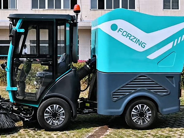 工廠內的狹窄過道、廠區內的綠道，純電動掃路機都能輕松清掃